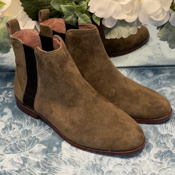 Tan Louise er Cie Olive Green  Suede Ankle Boots - Picture 1 of 8